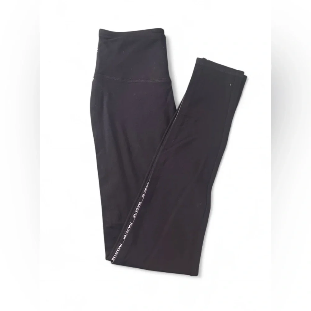 Hollister Ultra High-Rise Black Leggings - Picture 3 of 4